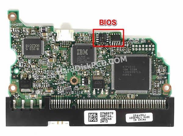 Passaggi per scambiare il chip BIOS su 07N8979 scheda elettronica HDD Hitachi