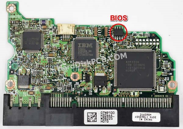 Passaggi per scambiare il chip BIOS su 07N9100 scheda elettronica HDD Hitachi