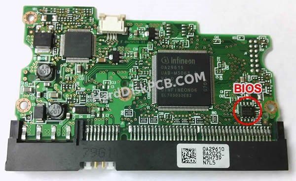 Passaggi per scambiare il chip BIOS su 0A29615 scheda elettronica HDD Hitachi